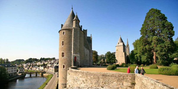 CHATEAU DE JOSSELIN COTE JARDIN