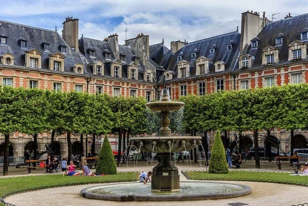 LE MARAIS ... QUARTIER LE PLUS HISTORIQUE DE PARIS